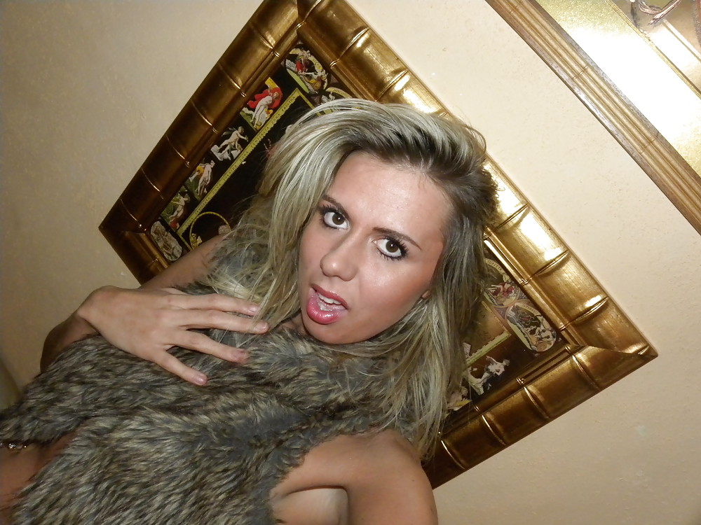 Horny Self-Shot Horny Babe 1 #9734335