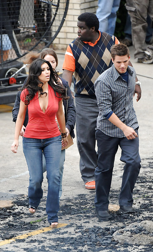 Kim Kardashian Filming Disaster Movie #3942841
