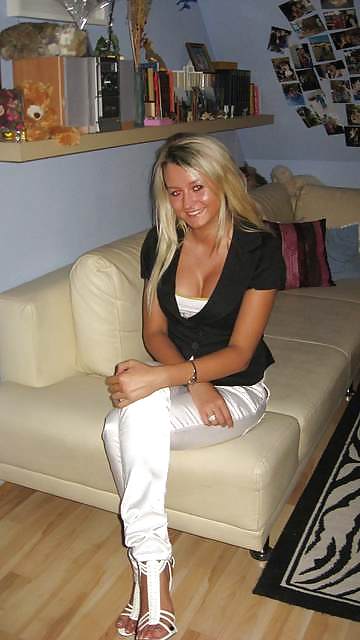 Femme Exposée Salope Blonde #1434959