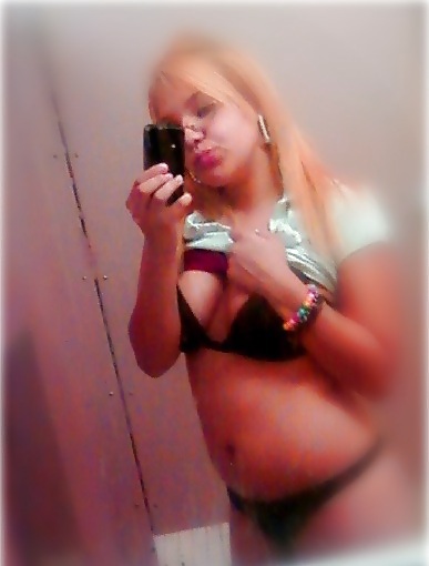 Petite salope en string #5066677