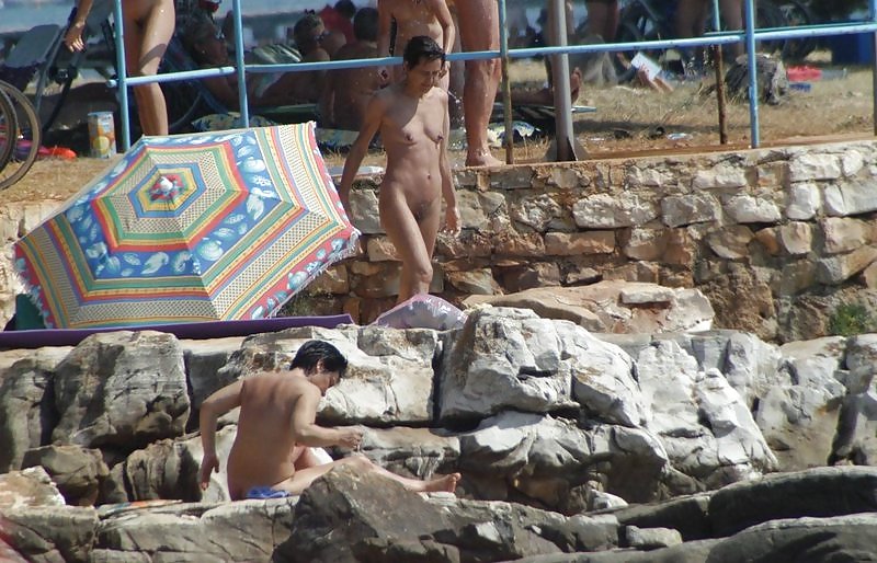 Nudistas de playa mayores
 #2339009