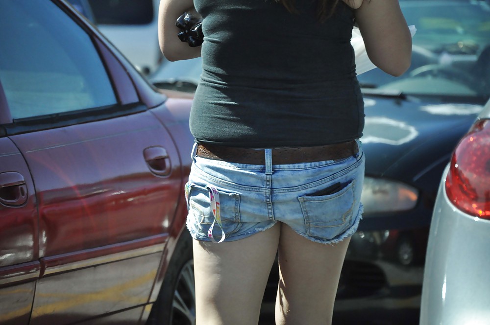 Muffin Top - Zu Groß Für Diesen Kurzen Jeans! #11276156