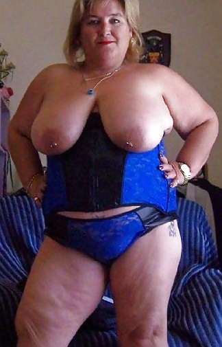 Mamá madura de tetas gordas
 #10226729