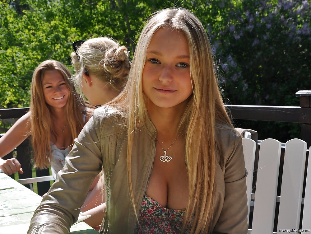 Süßen Mädchen 01 #15336077