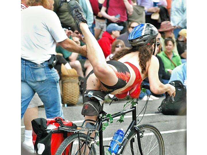 Nude Painted Ladies in Public Fetish Gallery 22 #17775313