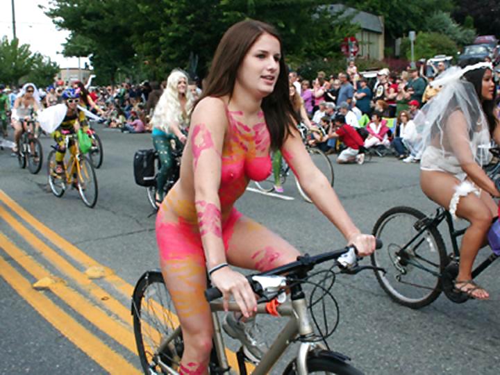 Nude Painted Ladies in Public Fetish Gallery 22 #17775495