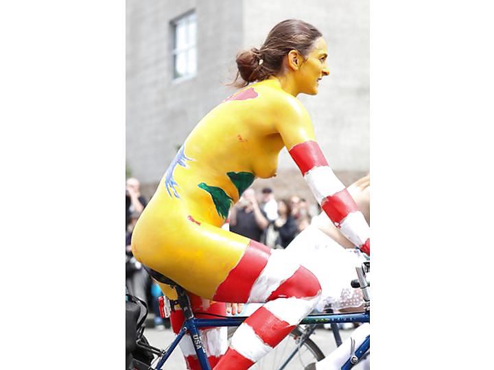 Nude Painted Ladies in Public Fetish Gallery 22 #17775550