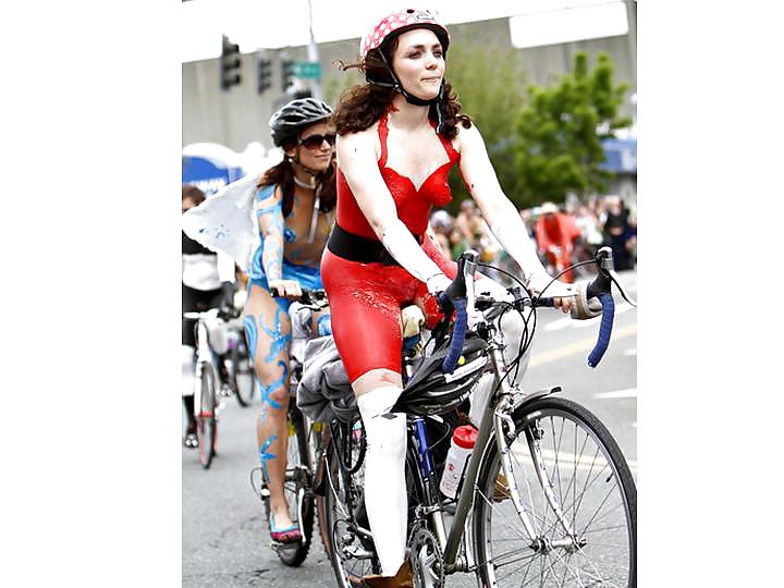 Nude Painted Ladies in Public Fetish Gallery 22 #17775648