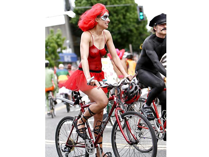 Nude Painted Ladies in Public Fetish Gallery 22 #17775679