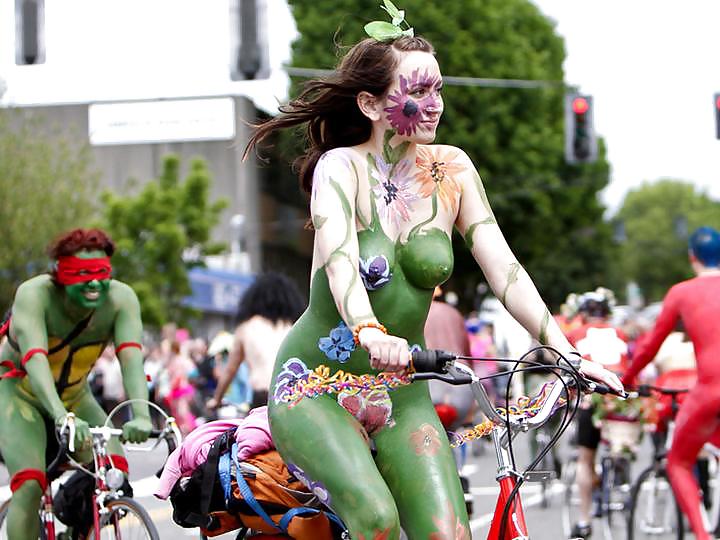 Nude Painted Ladies in Public Fetish Gallery 22 #17775770