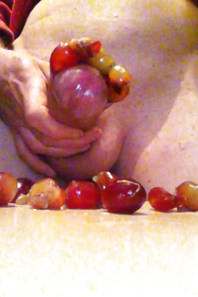 18 grapes #15670436
