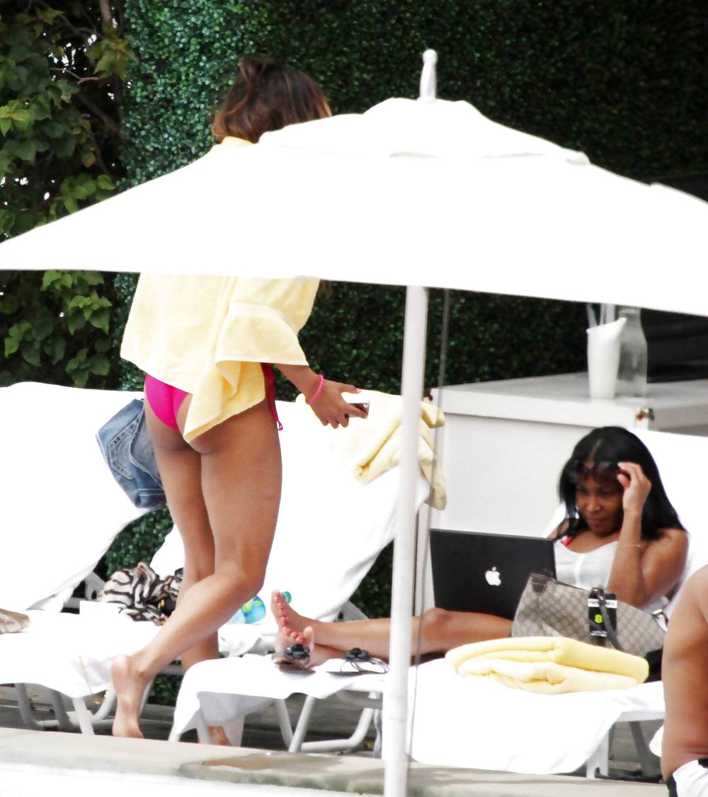 Ciara In Einem Rosa Bikini Am Pool In Ihrem Luxushotel In Miami #4735143