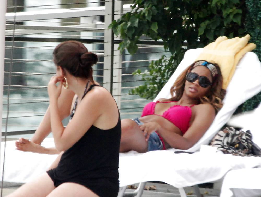 Ciara In Einem Rosa Bikini Am Pool In Ihrem Luxushotel In Miami #4735186