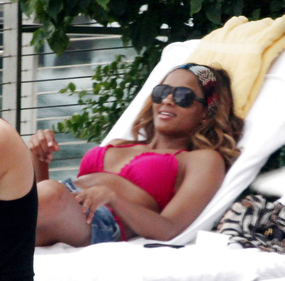 Ciara In Einem Rosa Bikini Am Pool In Ihrem Luxushotel In Miami #4735204