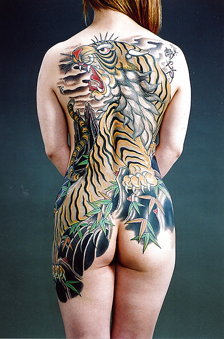 Tatuajes tradicionales japoneses en las mujeres
 #9391068