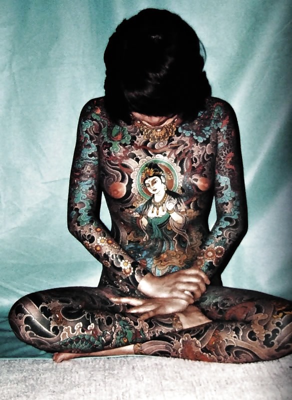 Tatuajes tradicionales japoneses en las mujeres
 #9391089
