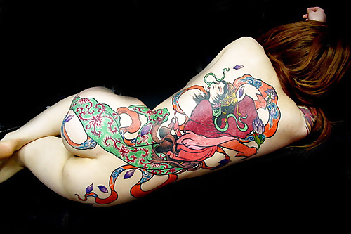 Tatuajes tradicionales japoneses en las mujeres
 #9391130