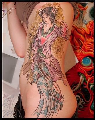Tatuajes tradicionales japoneses en las mujeres
 #9391136