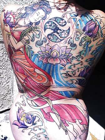 Tatuajes tradicionales japoneses en las mujeres
 #9391150