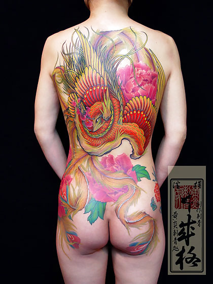 Tatuajes tradicionales japoneses en las mujeres
 #9391162
