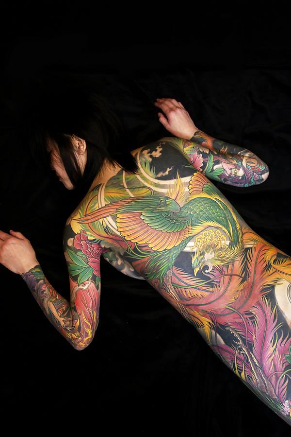 Tatuajes tradicionales japoneses en las mujeres
 #9391179