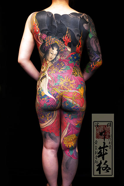 Tatuajes tradicionales japoneses en las mujeres
 #9391184