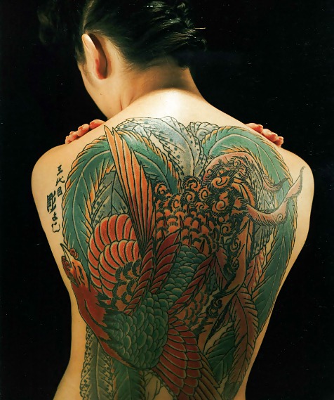 Tatuajes tradicionales japoneses en las mujeres
 #9391203