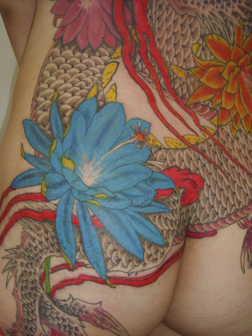 Tatuajes tradicionales japoneses en las mujeres
 #9391324