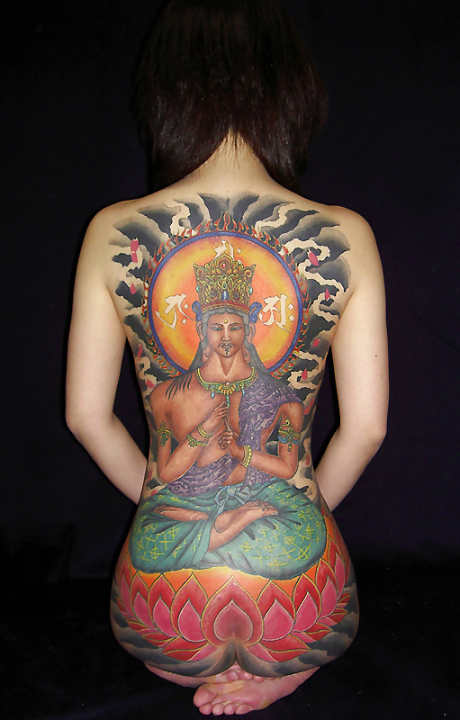 Tatuajes tradicionales japoneses en las mujeres
 #9391404
