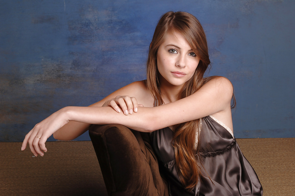 Willa Holland #22050126