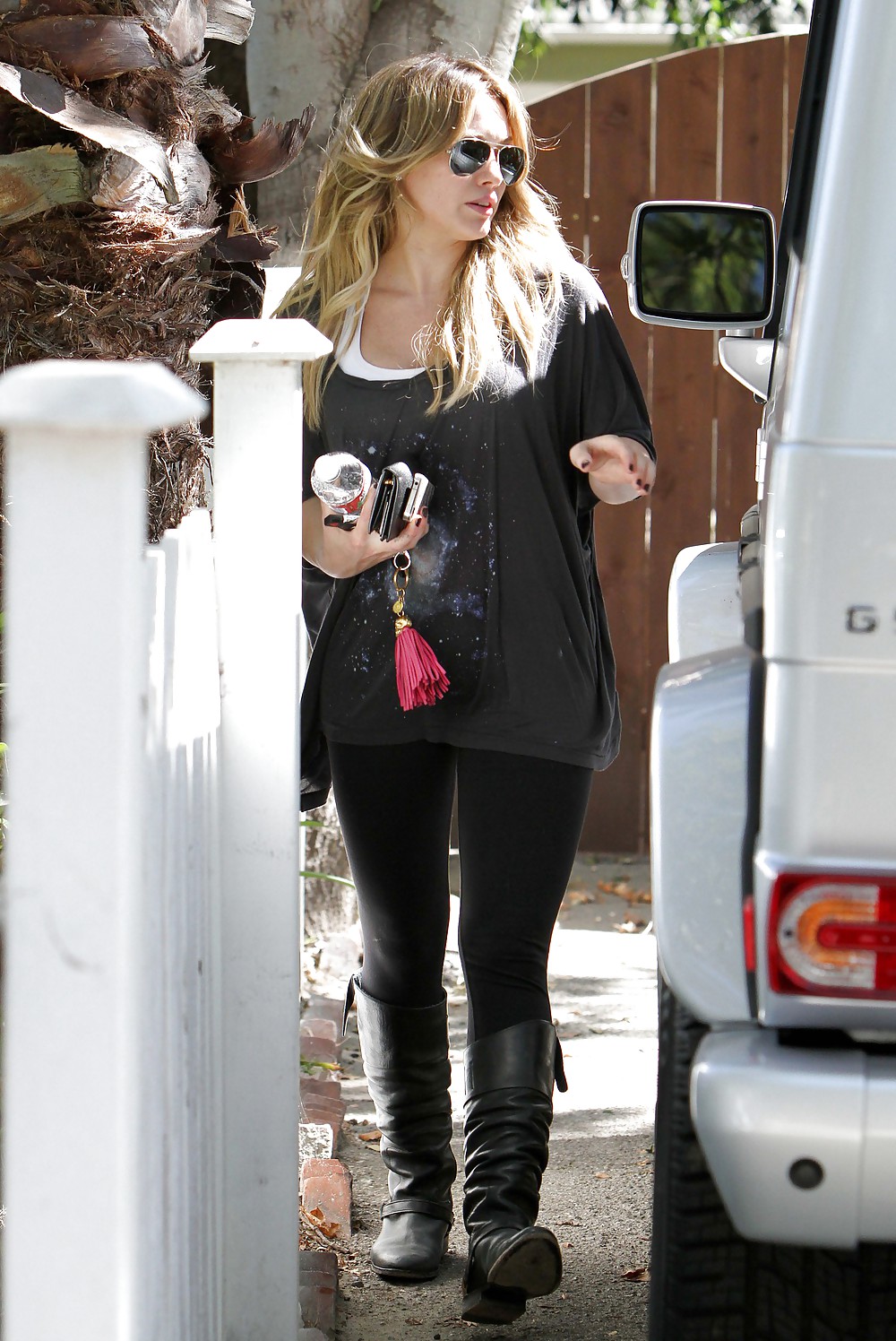 Hilary Duff - booty in tights leaving yoga in Hollywood #5565683
