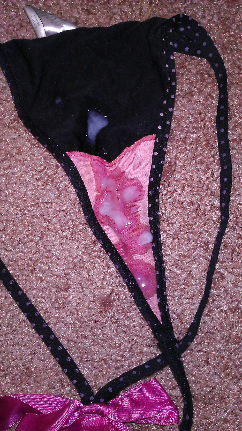 Sperma Auf Sexy Schwarz Rosa Tanga #19339136