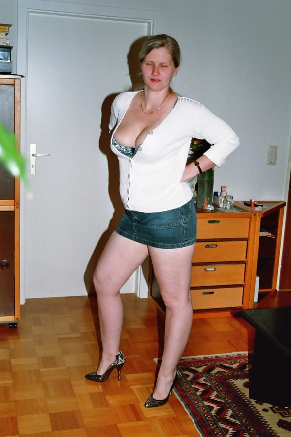 Sag - cuerpo caliente de la esposa en la falda corta de mezclilla slinky apretado 02
 #16012406