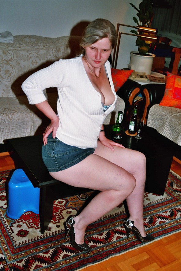 Sag - cuerpo caliente de la esposa en la falda corta de mezclilla slinky apretado 02
 #16012436