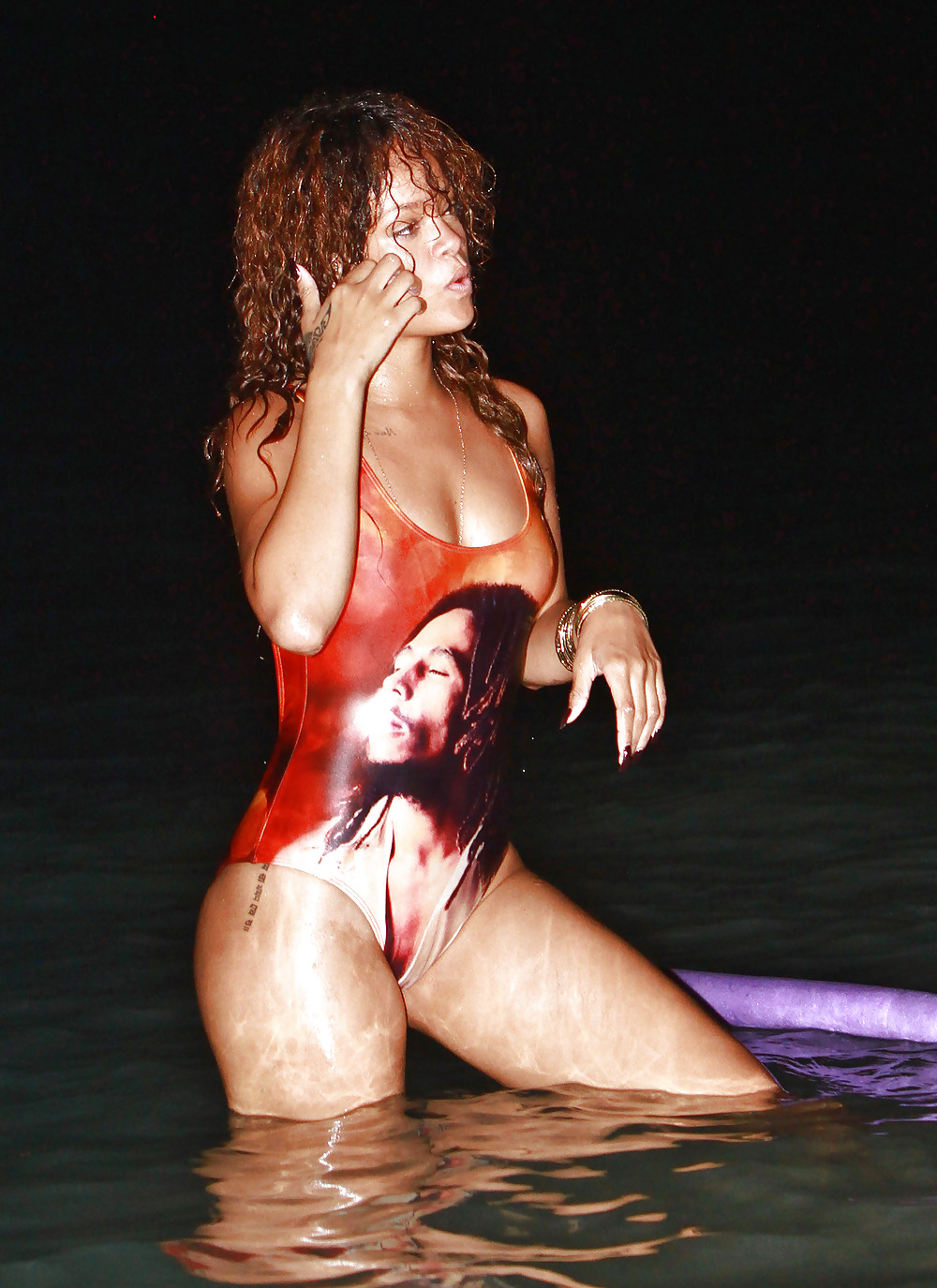 Rihanna - ir a nadar en Barbados
 #4999543