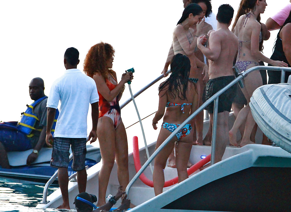 Rihanna - ir a nadar en Barbados
 #4999714