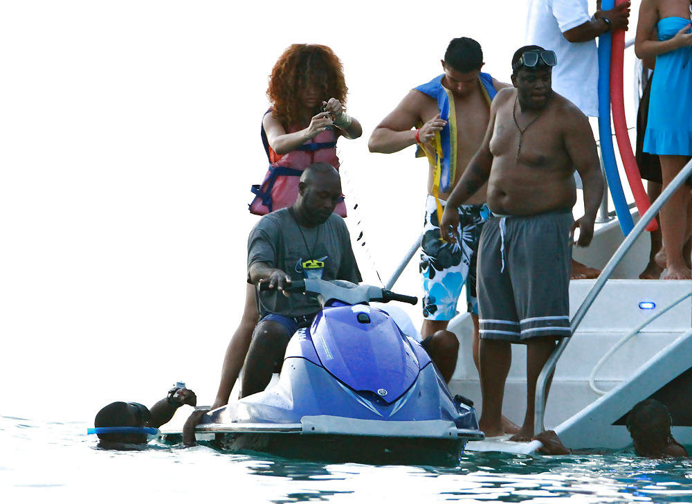 Rihanna - ir a nadar en Barbados
 #4999772