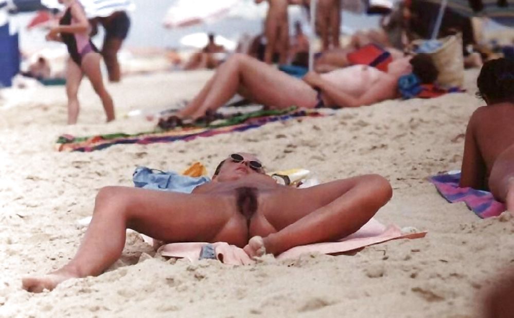 Giovani della spiaggia nudista
 #1975229