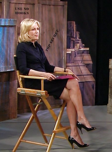 Diane sawyer es una hermosa mujer madura.
 #22615437