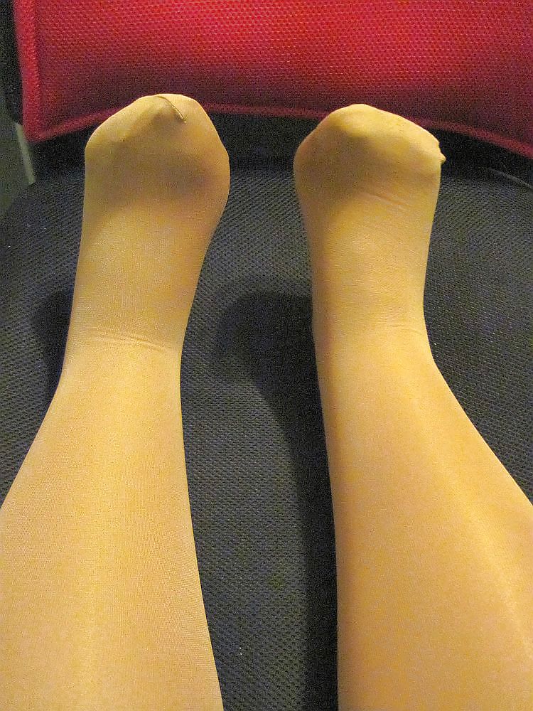 Das Nylonpueppchen, Eingepackt In 25 Schichten Nylons #18218798