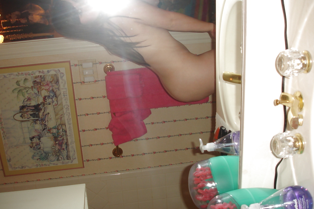 Two amateurs takeing some mirror pics #4190759
