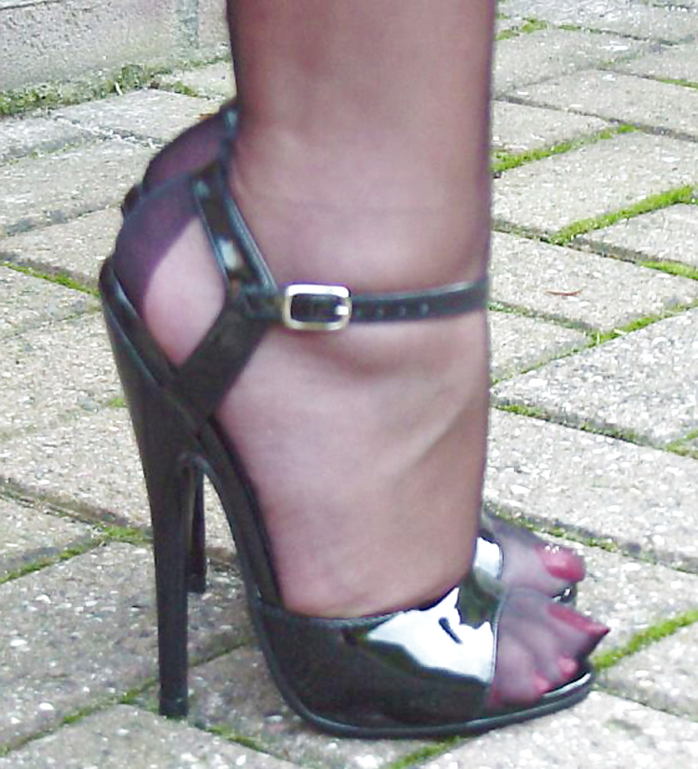 En la calle 072 - pies, piernas y tacones 
 #17002805