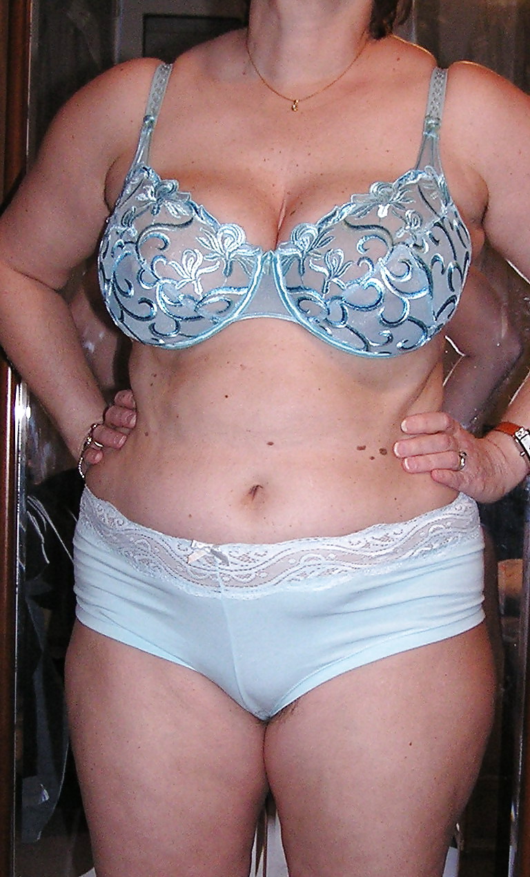 J aime les femmes avec des rondeurs #9414071