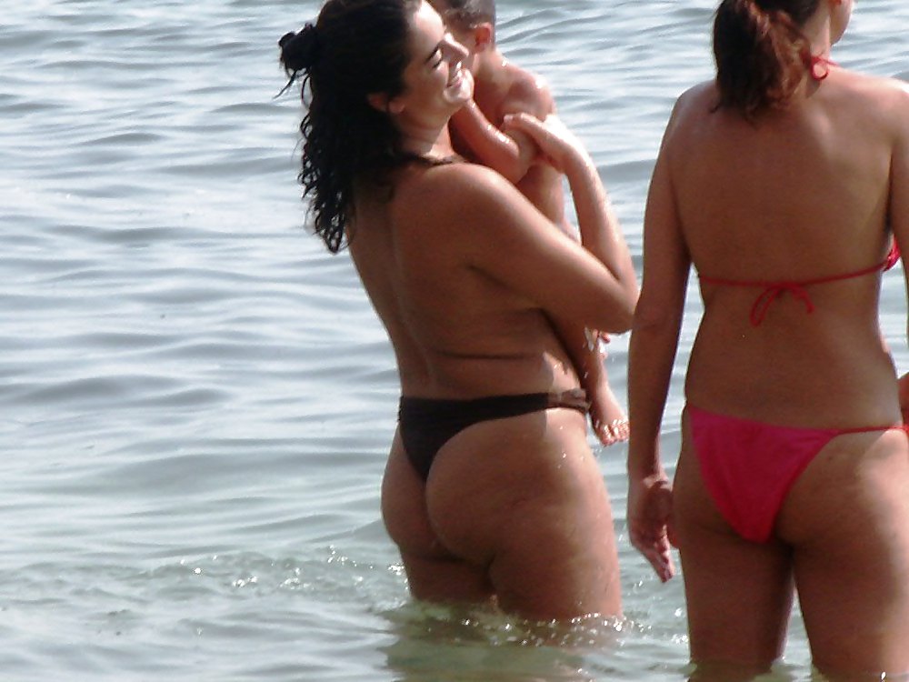 Mûrir Sur La Plage Avec De Gros Seins #8229424