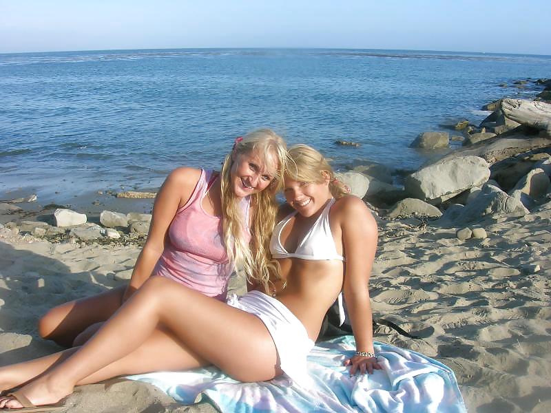 Beach girls #4707943