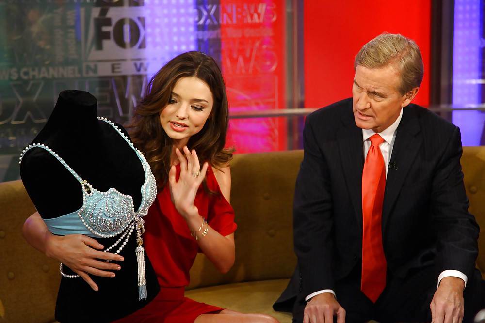 Miranda Kerr FOX & Friends in NY #5890528