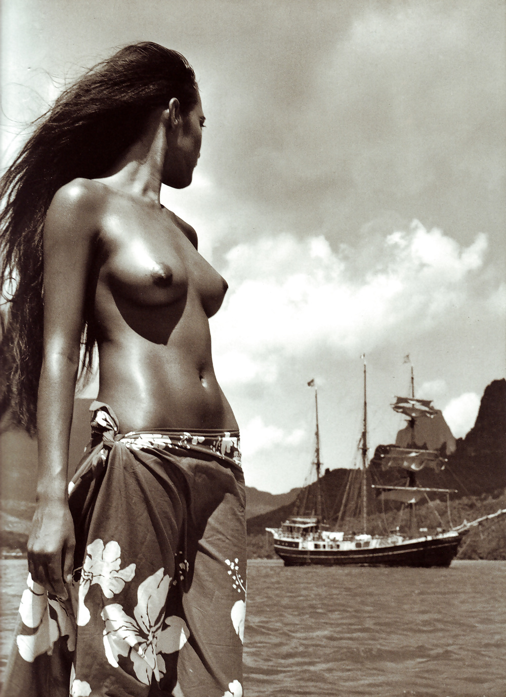 Ragazze dell'isola - polinesiane, tahitiane, hawaiane topless 
 #15130475