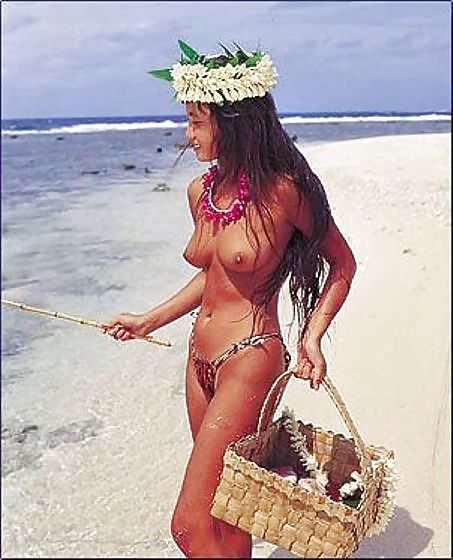 Chicas isleñas - polinesias, tahitianas, hawaiianas en topless 
 #15130492