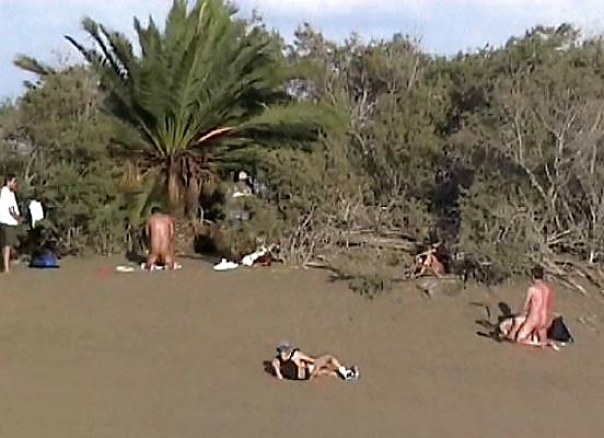 Sexo en grupo amateur en la playa #rec voyeur g7
 #9218707
