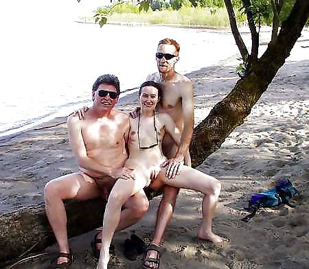 Sexo en grupo amateur en la playa #rec voyeur g7
 #9218745